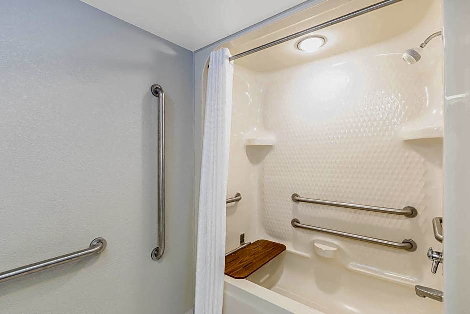 Days Inn by Wyndham Eagan Minnesota Near Mall of America