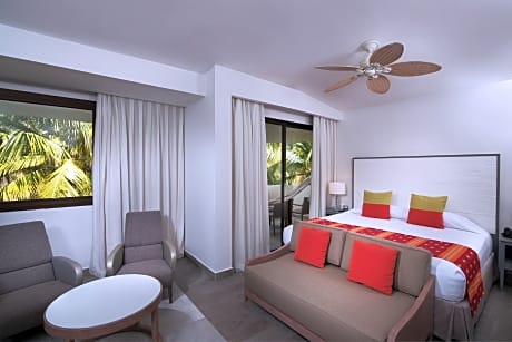 PRIVILEGED DELUXE 2 ADULTS 1 CHILD