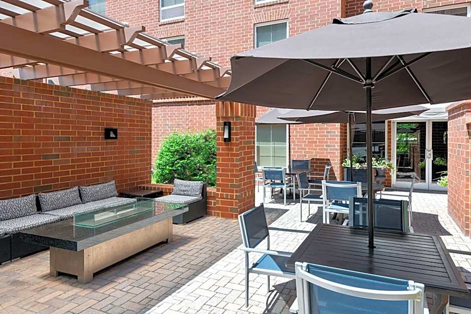Hampton Inn & Suites Charlottesville at the University