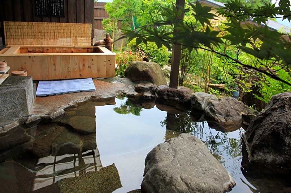 Yufuin Sanso Waremokou Hotel