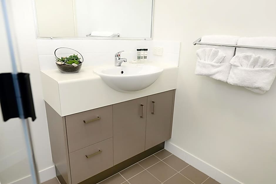 Oaks Middlemount Suites