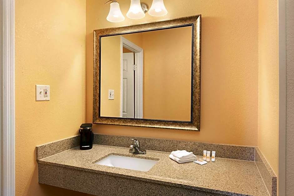 Days Inn by Wyndham Queensbury/Lake George