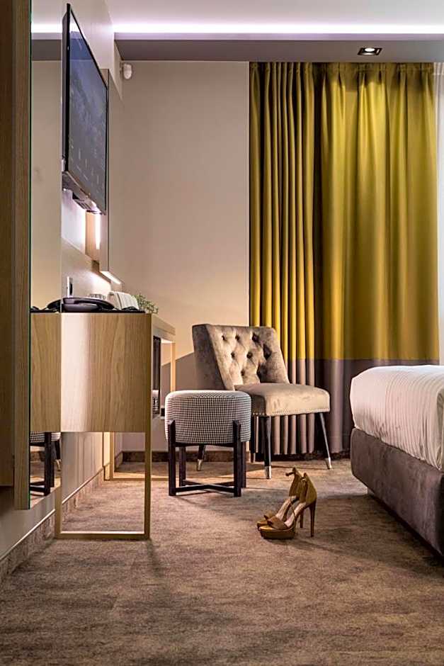 -- ESTE PARK HOTEL -- part of Urban Chic Luxury Design Hotels - Parking & Compliments - next to Shopping & Dining Mall Plovdiv