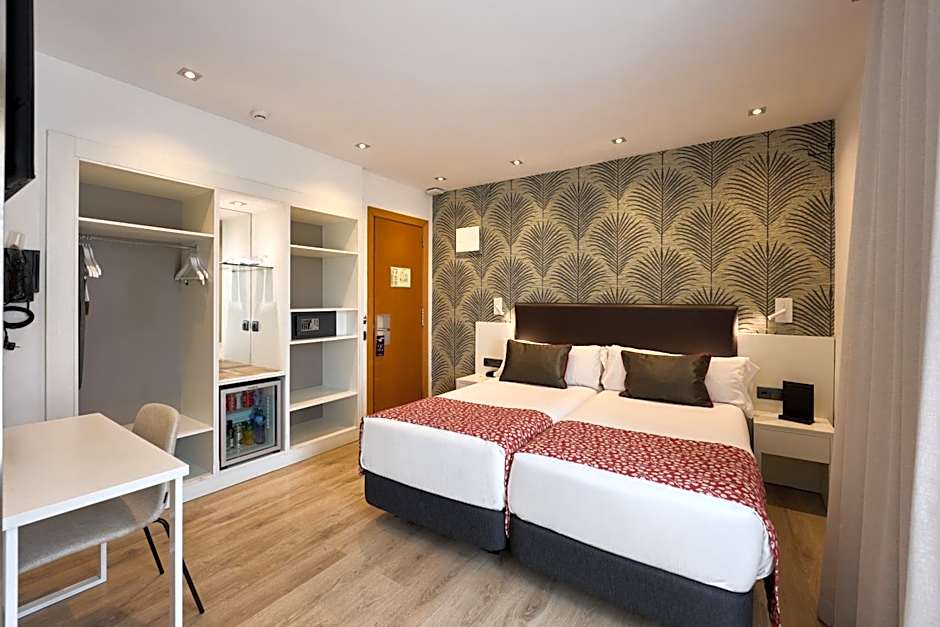 Catalonia Castellnou Hotel