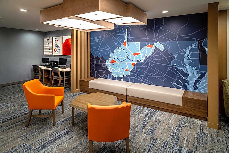 Holiday Inn Express & Suites Fairmont By IHG