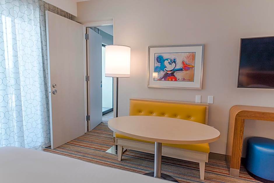 Howard Johnson by Wyndham Anaheim Hotel & Water Playground