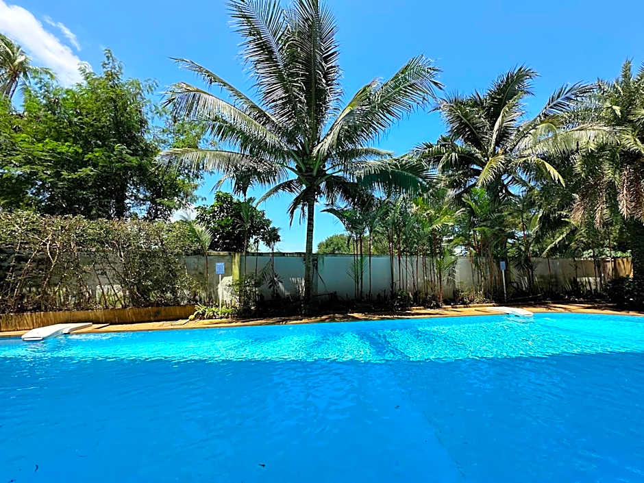 1 - Bedroom Apartment Pool Access, 750m to the Beach