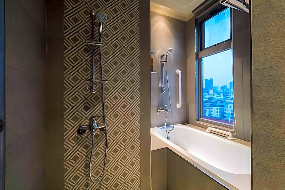 Watermark Hotel - Kaohsiung Main Station