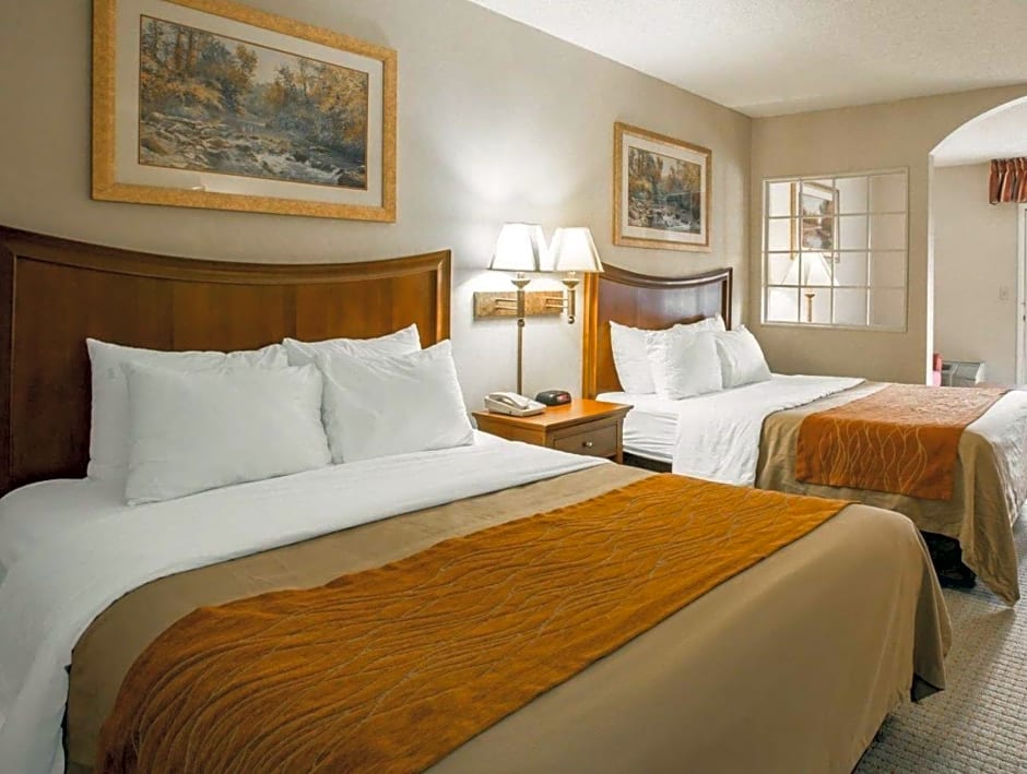 Rodeway Inn and Suites on the River