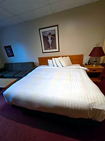 King Room - Hallway Pool Access/Non-Smoking