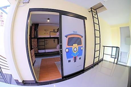 Bed in 10-Bed Mixed Dormitory Room