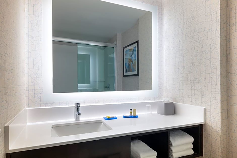 Holiday Inn Express & Suites Boston - Cambridge, an IHG Hotel