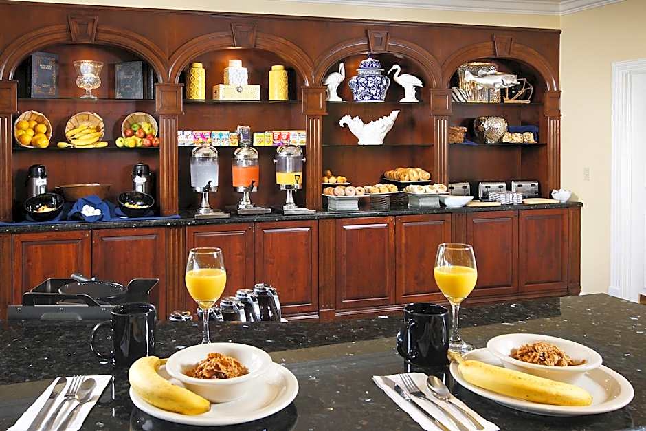 Inn at Pelican Bay