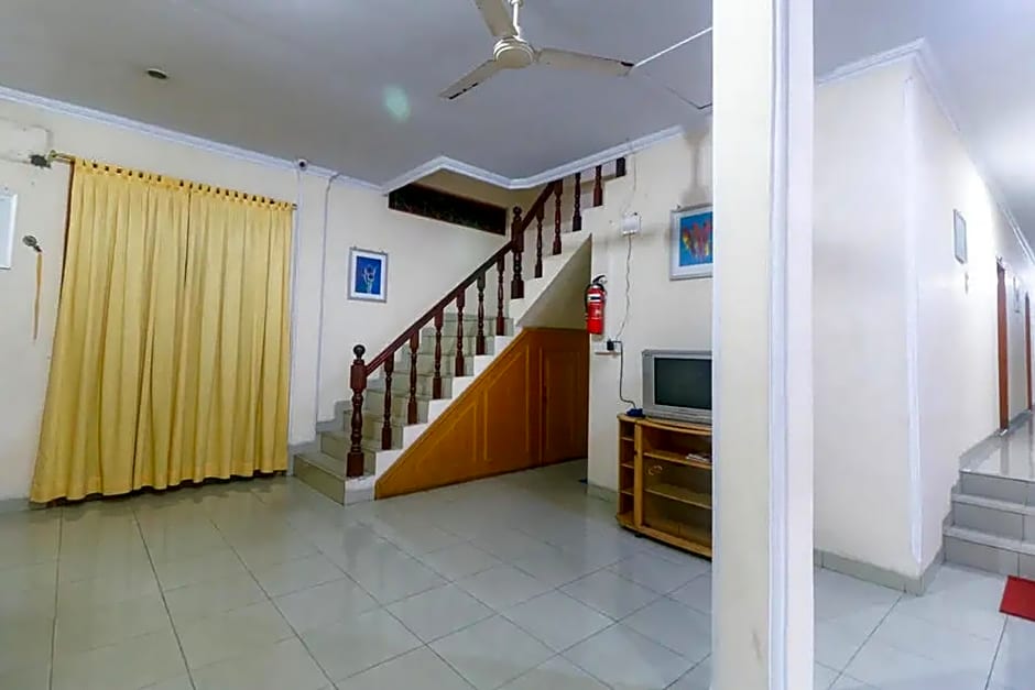 RedDoorz Plus near WTC Batanghari Mall