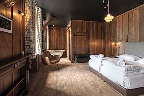 Suite with Mountain View