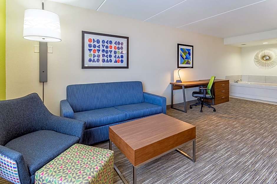 Holiday Inn Express and Suites Cedar Falls Waterloo By IHG