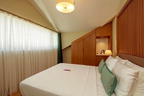 Two-Bedroom Deluxe Apartment with Balcony