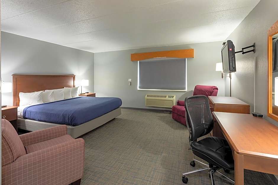 Photo 1 of 2 of 1 King Bed, Accessible