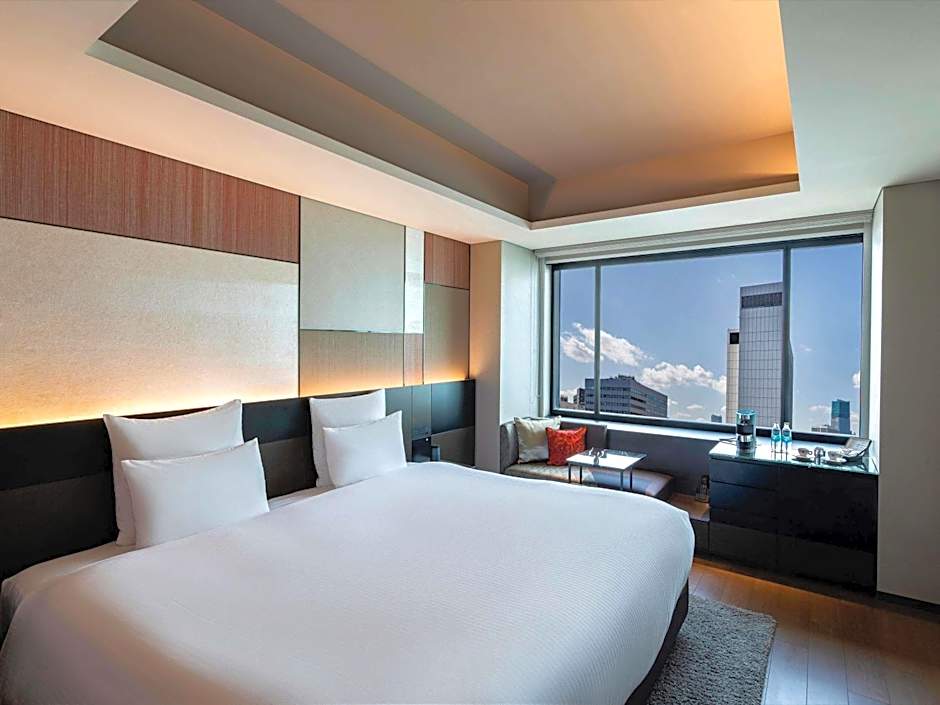 Photo 1 of 8 of Deluxe Executive 1 King Bed