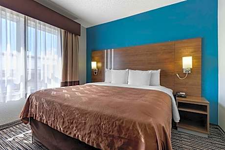 1 King Bed Suite Nonsmoking Accessible