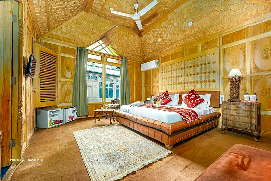 Prince of Kashmir Luxury Houseboat