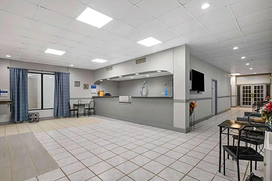 Motel 6 Chickasha, OK