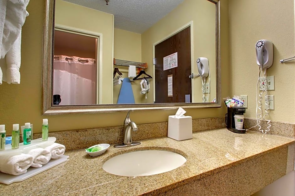 Holiday Inn Express Hotel Fort Campbell-Oak Grove