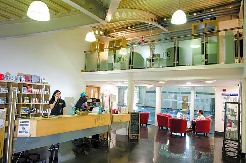 2 Bedroom Lakeview Lodge - Ensuite & Balcony Deck