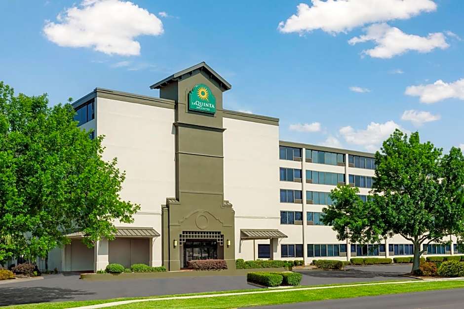 La Quinta Inn & Suites by Wyndham New Orleans Airport