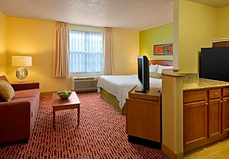 Queen Studio Suite -Hearing Impaired Access/Non-Smoking