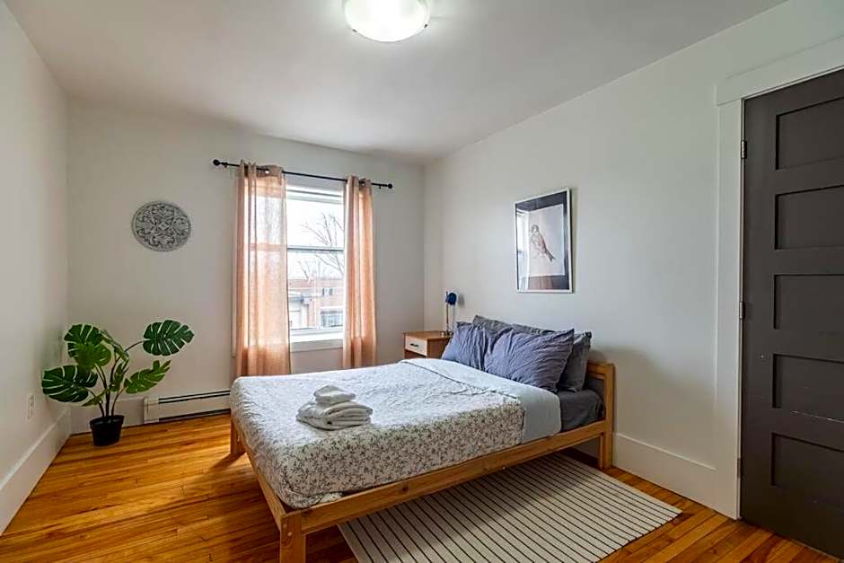 Large & Sunny Beautiful Home #103