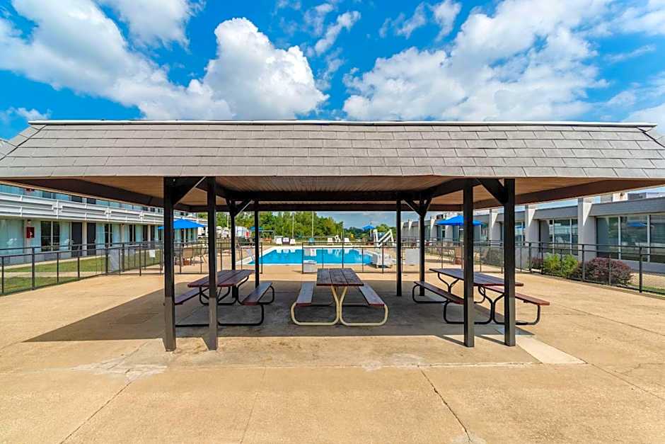 Quality Inn & Suites Vandalia near I-70 and Hwy 51