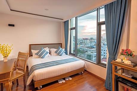 Deluxe Double Room (2 Adults + 1 Child)