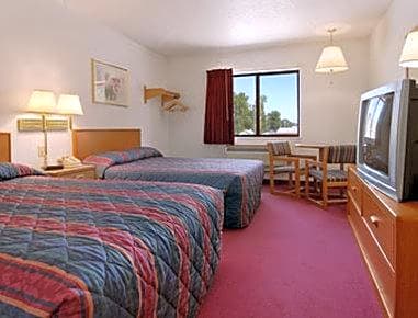 Super 8 by Wyndham Lisbon