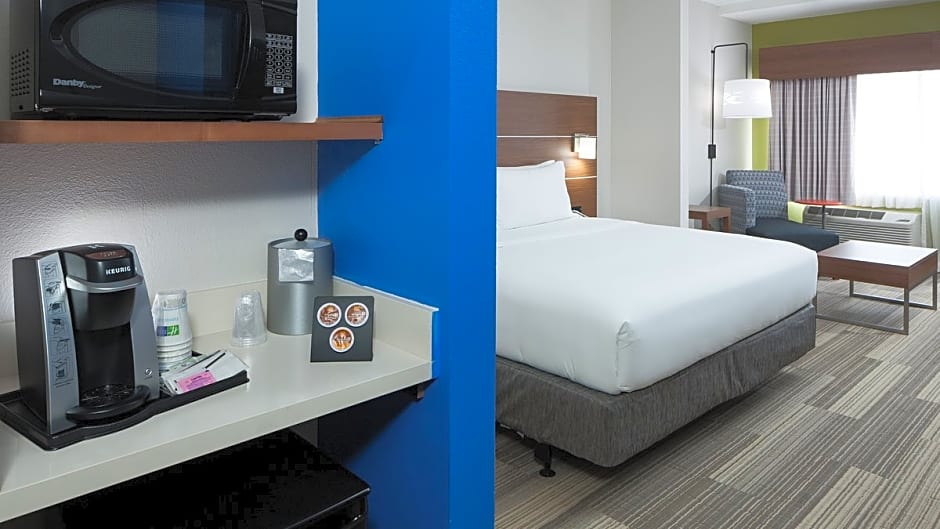 Holiday Inn Express & Suites Orlando at Seaworld, an IHG Hotel