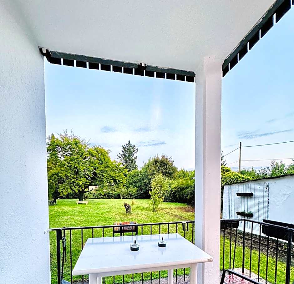 Budget Friendly Private Rooms with Garden
