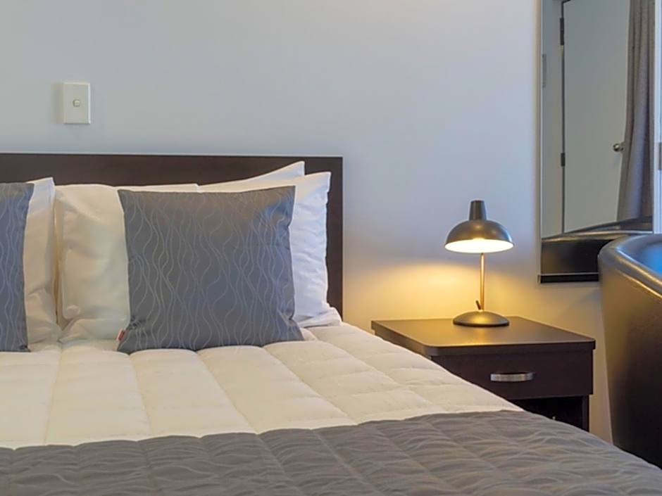 Durham Court Motor Inn