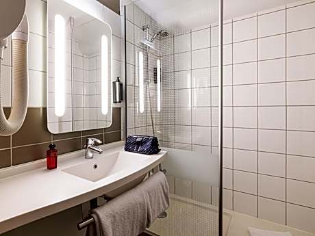 Standard Double Room with One Double and One Single Bed - Non-Smoking