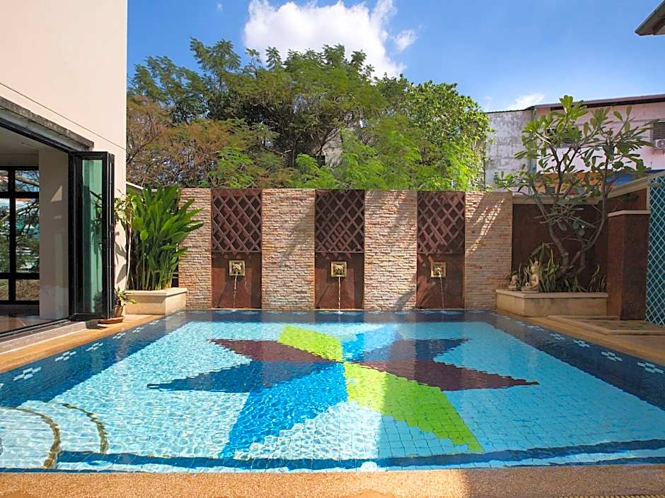 Diamond City Place Hotel