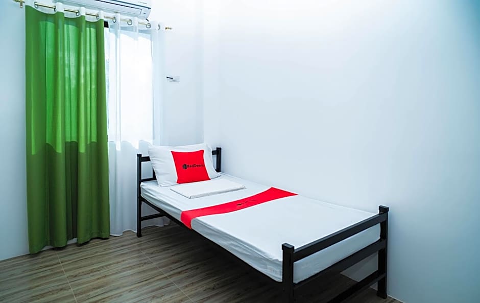 RedDoorz at Guanzons Homestay
