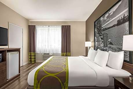 Super 8 by Wyndham Sarnia ON