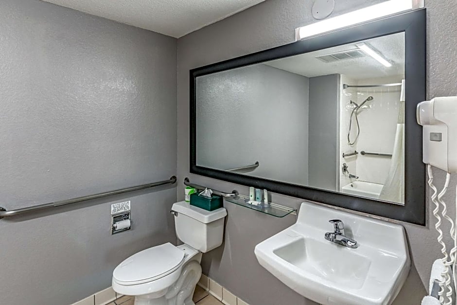 Quality Inn I-10 East near AT&T Center