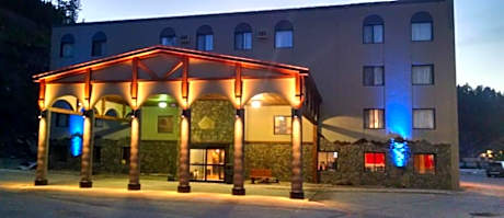 Blackstone Lodge And Suites