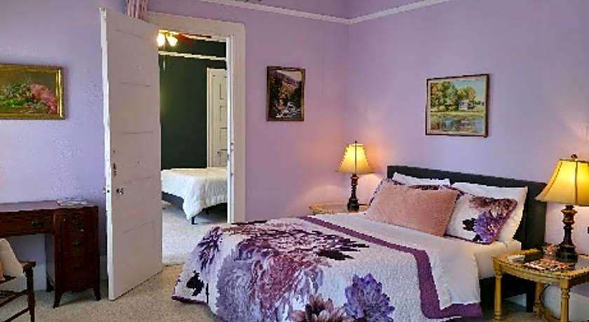 The Kings Throne Inn and Guest House