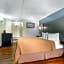 Econo Lodge Inn & Suites At The Conference Center