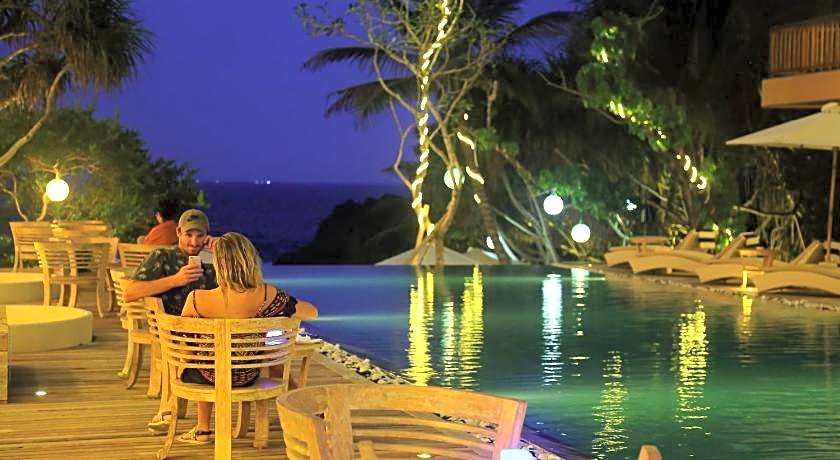 Thaproban Pavilion Waves Unawatuna