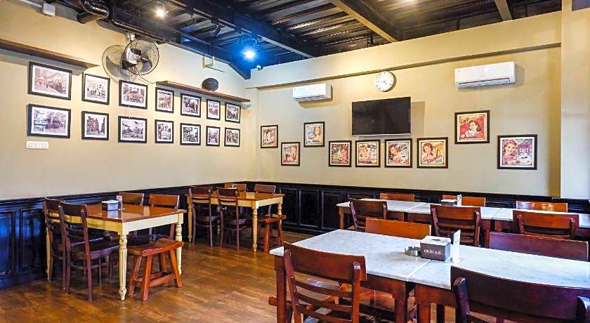 SANS Hotel Empress Simpang Lima