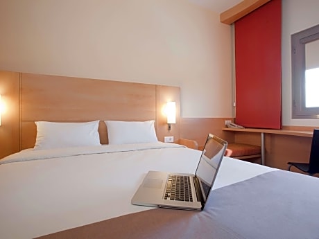 Accessible Room with 1 double bed