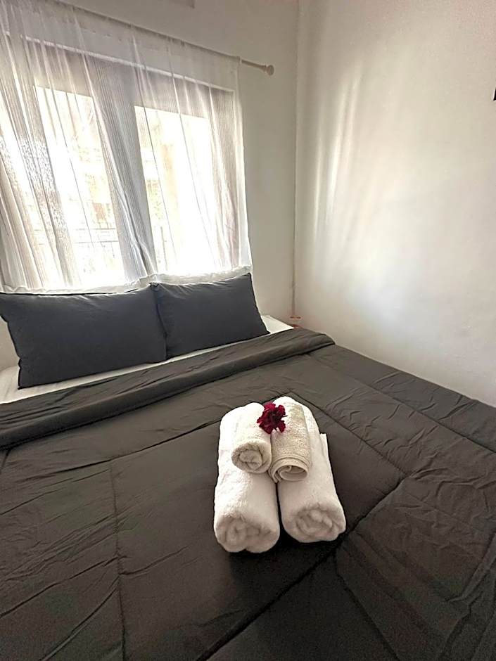 MONA NEST Canggu 2BR Tiny House with Rooftop and Cozy Workspace