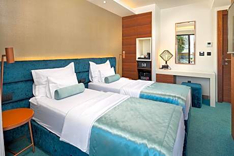 Standard Double or Twin Room with Balcony - Free Parking